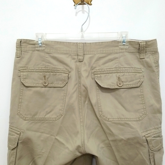 St. John's Bay Cargo men's tan shorts - Picture 5 of 7